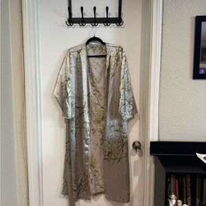 Elegant Floral Kimono Robe